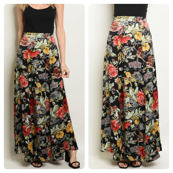 Dresses & Skirts - BLACK FLORAL DRESS
